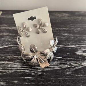 Cezanne Fun silver and rhinestone elastic bracelet with matching earrings